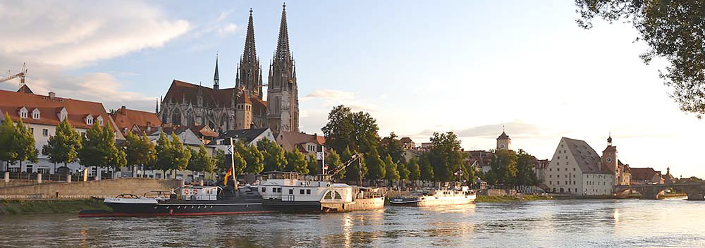 Donau mit Stadtansicht von Regensburg